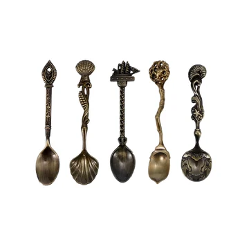 

Fashion 5Pcs Retro Gothic Pattern Carved Coffee Tea Snacks Sugar Bronze Spoons Kitchen Cutlery Creative Tableware