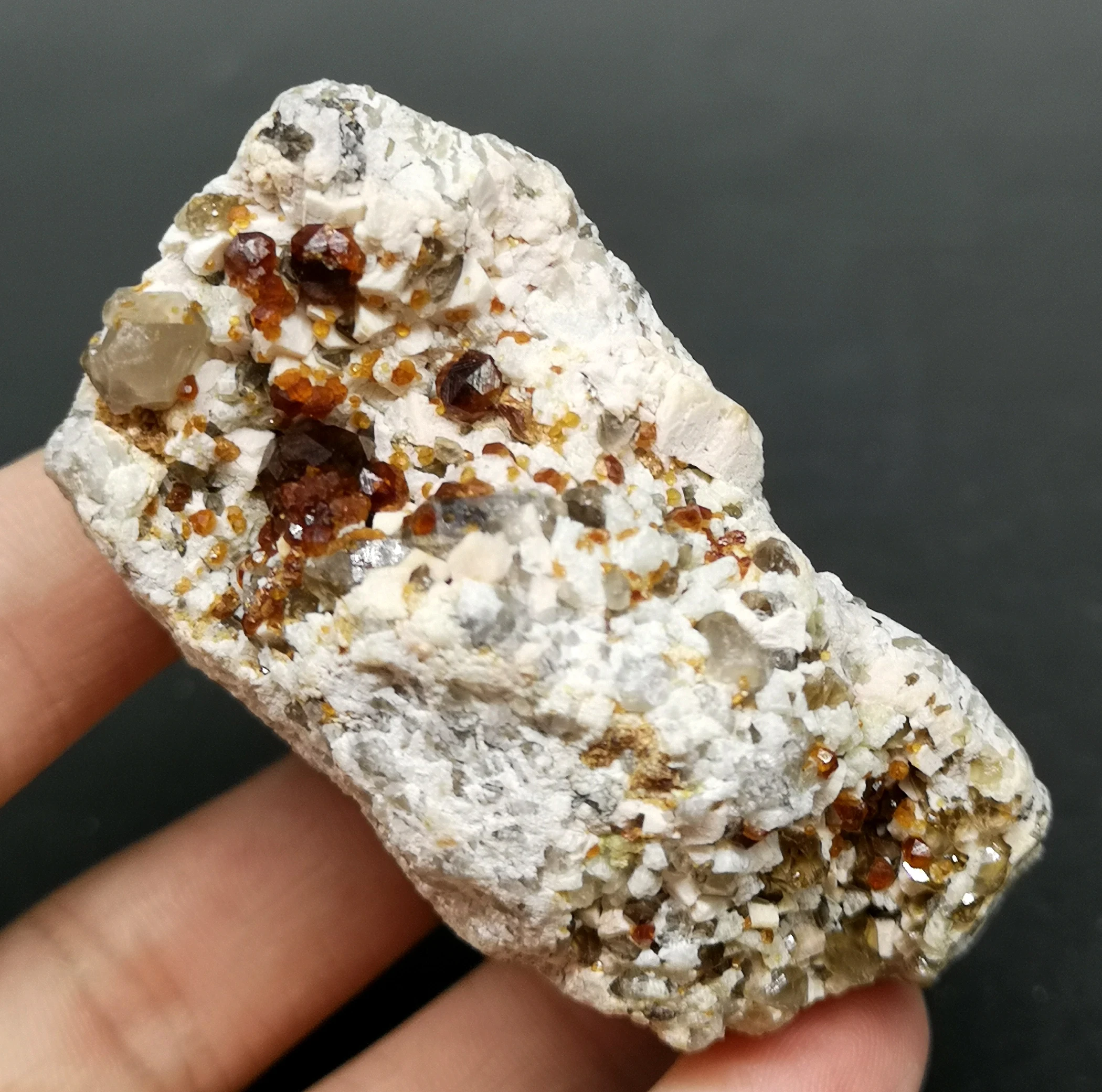 

117g Natural Garnet mineral crystal specimen Stones and crystals Rough quartz