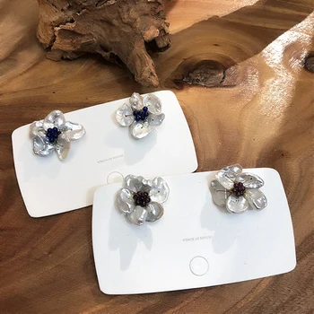 

MENGJIQIAO New Japan Elegant Natural Freshwater Pearl Flower Stud Earrings For Women Cute Vintage Beads Brincos Jewelry Gifts