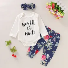 Комплект для новорожденных, комбинезон с буквенным принтом для маленьких девочек, топы, штаны с цветочным рисунком наряды для волос, осень, одежда для маленьких девочек