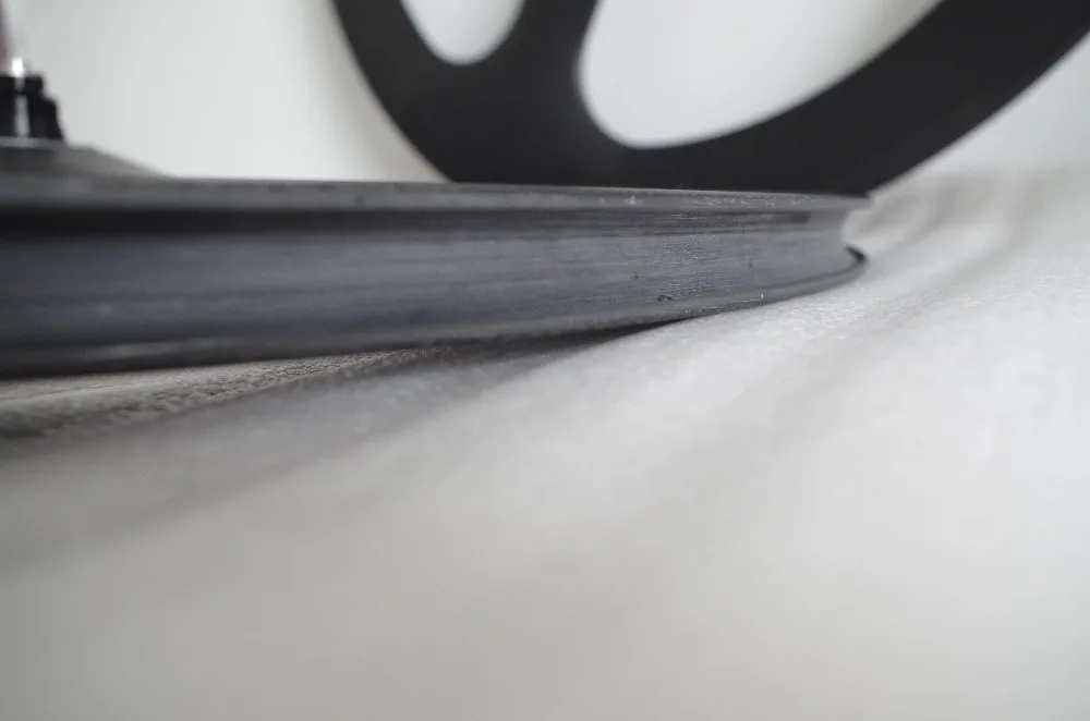 tri spokes carbon wheel