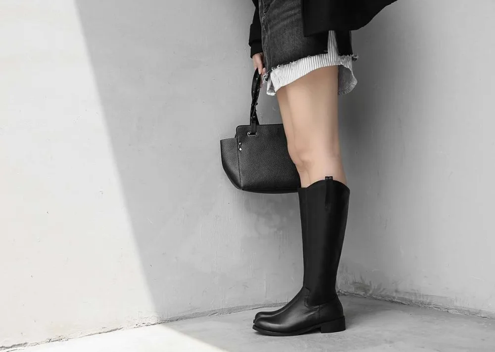Модные однотонные ковбойские сапоги высокого качества из натуральной кожи на молнии; красивые женские сапоги до колена с круглым носком на низком каблуке; L33