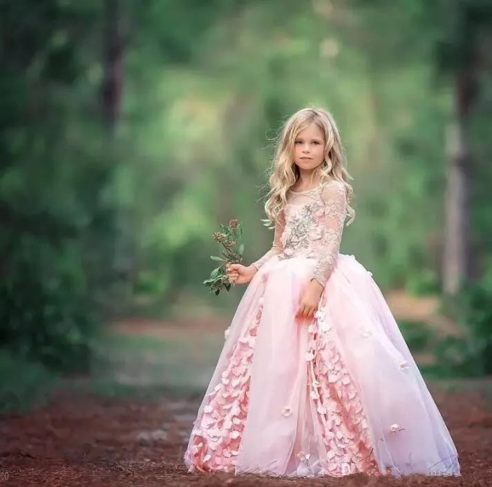 Princess 2017 Lace Flower Girls Dresses For Weddings Long Sleeve Appliques Beaded Jewel Neckline Floor Length Girls Pageant Gown Princess 2017 Lace Flower Girls Dresses For Weddings Long Sleeve Appliques Beaded Jewel Neckline Floor Length Girls Pageant Gown