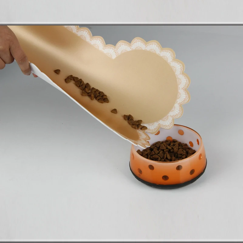 

Fashion Silicone Non-slip Pet Dog Food Mat Cute Bone-shaped Pet Feeding Mat Keeps Floors Clean While Pet For Dog Or Cat Hot Sale