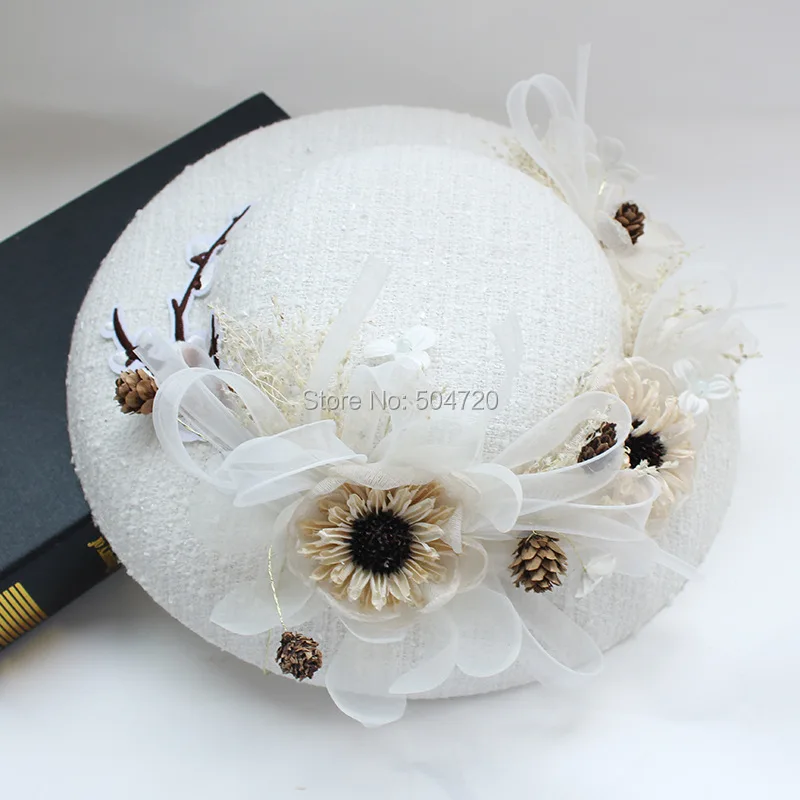 Luxs свадебные белый цветок шляпа шляпы для косплея головной убор Для женщин викторианской Формальное церковь шляпа, чародей Чай вечерние
