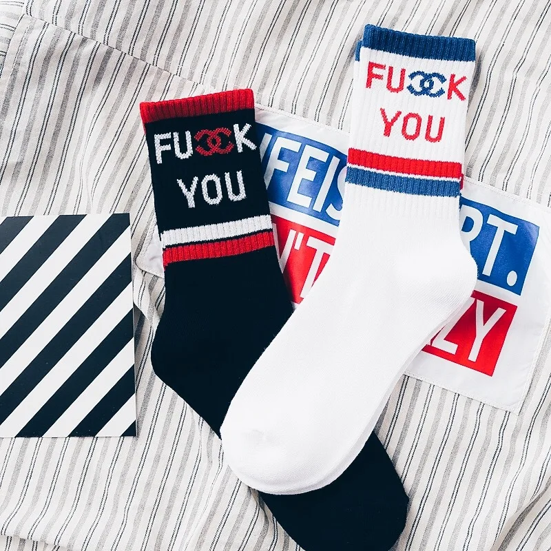

2018 New Korean Hip Hop socks striped Port Wind letter socks Cotton lovers socks individuality Autumn Winter Japanese socks
