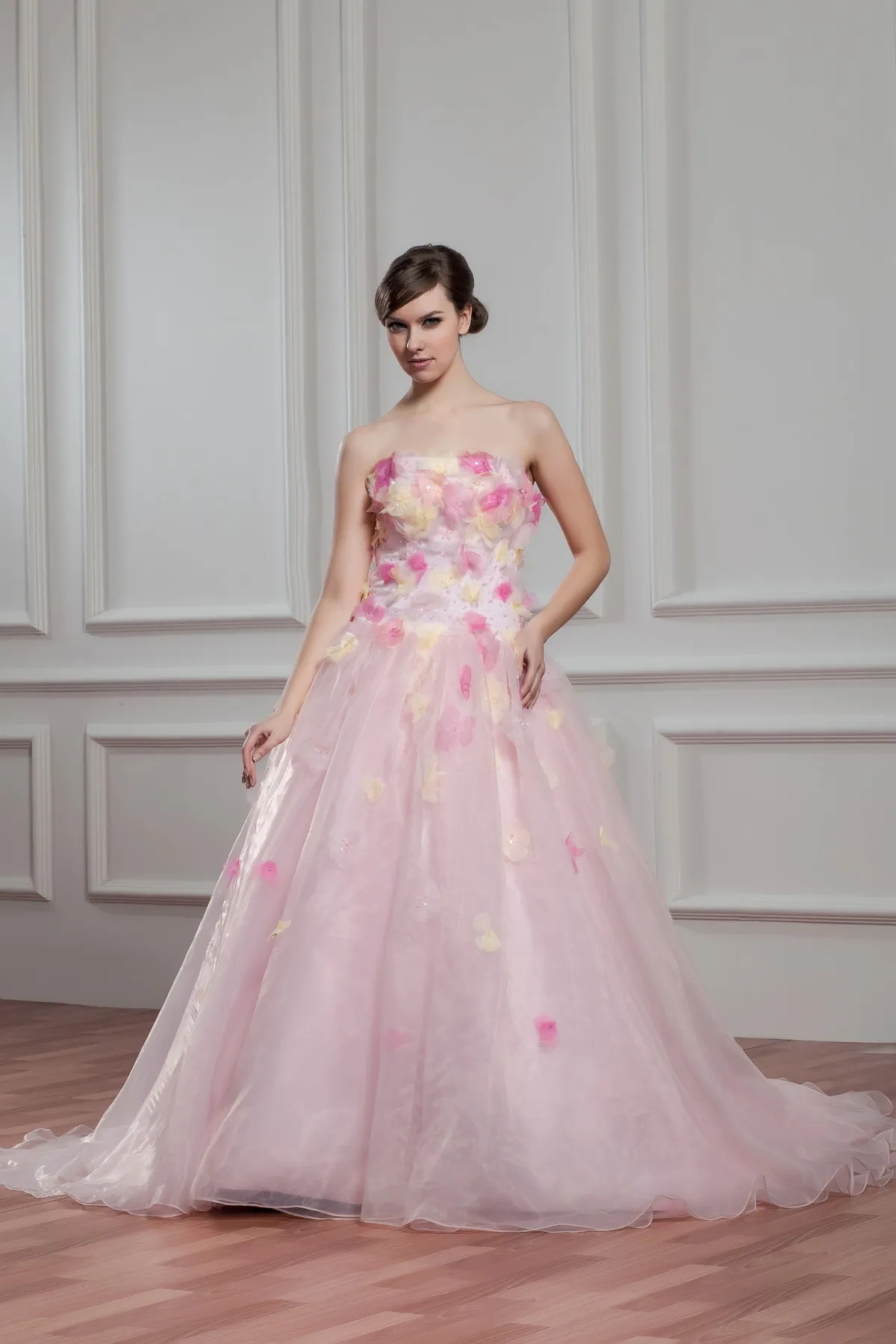 Plus Size Pink Wedding Dresses With Floor Length Strapless Off The