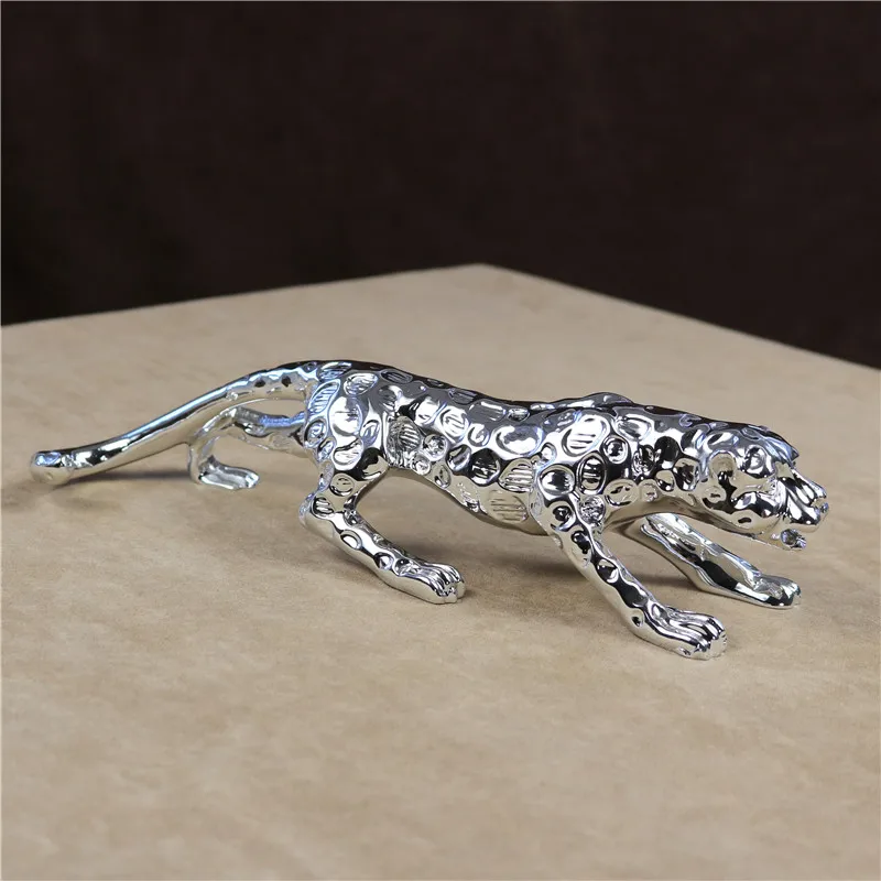 Kopen Hars Luipaard Sculptuur Electroplated Panther Standbeeld Gift en Ambachtelijke Ornament Accessoires Versiering voor Home en Office Decor