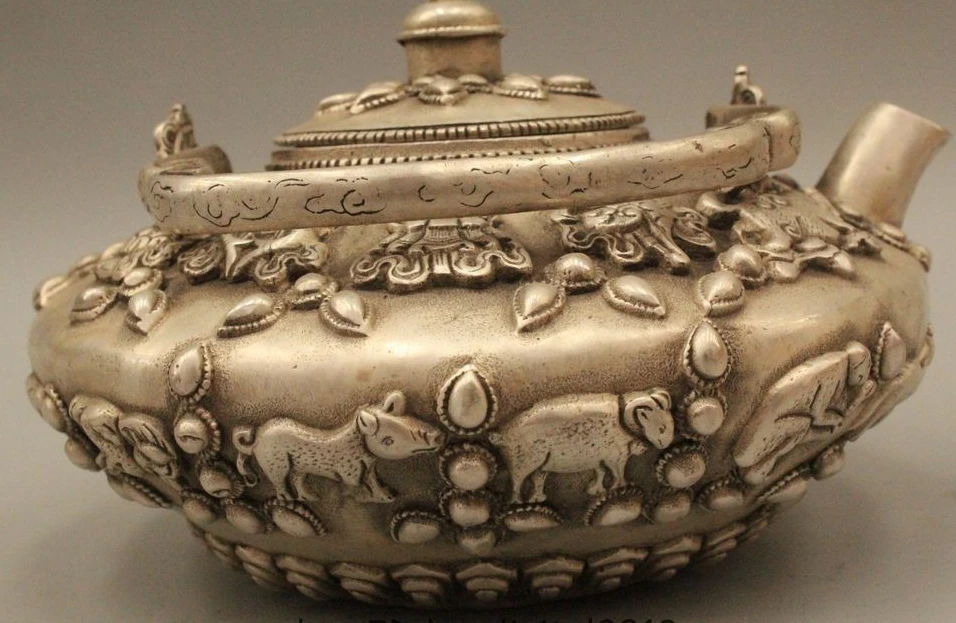 

Chinese Tibet Silver Folk 8 Auspicious Zodiac Year Lion Wine Tea Pot Flagon
