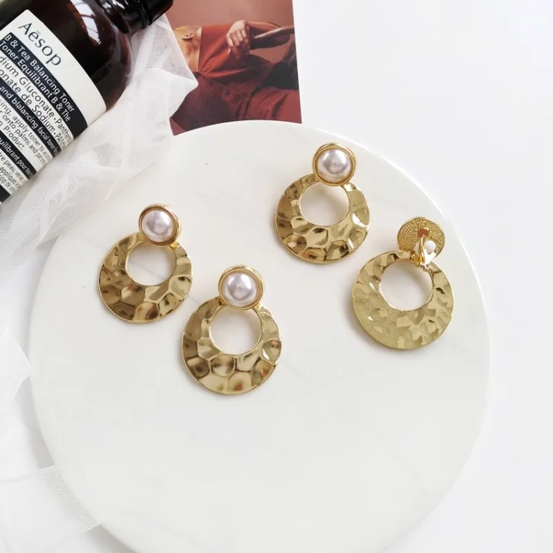 

Metal Texture Simple Geometric Round Clip Earrings for Women Girl Fashion Personality Imitation Pearl Jewelry Accessories