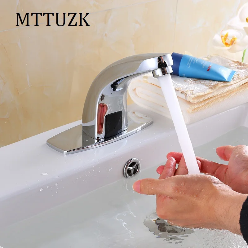 Латунный… от mttuzk Хромированная Пластина сенсорный смеситель для ванной бортике автоматический экономии воды бассейна кран DC6V & AC220 Torneira
