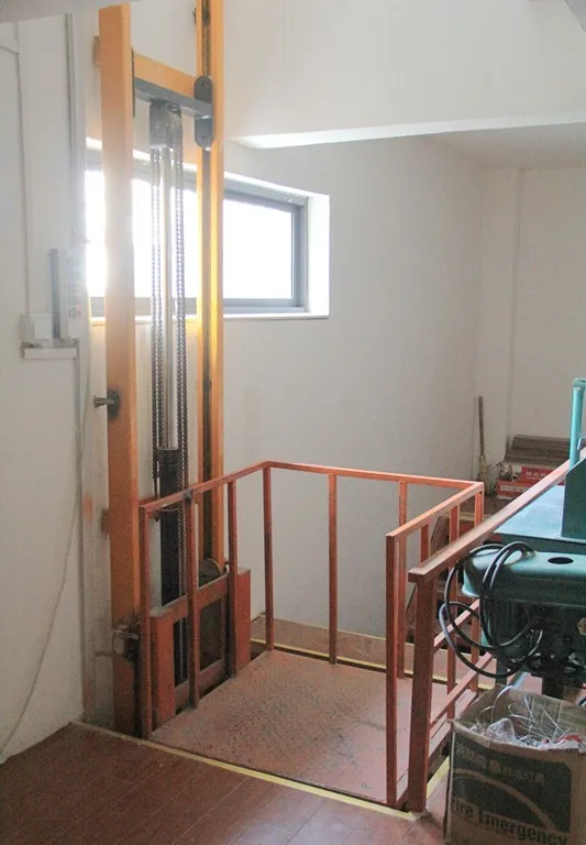 Simple household small hydraulic freight elevator