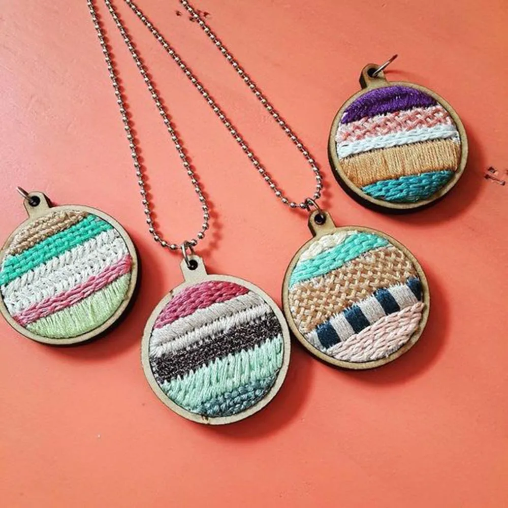 

Wooden Embroidery Frame Mini Embroidery Hoop Small Hand Stitching Hoop Cross Framing Hoop Necklace DIY Crafts Gift Earring