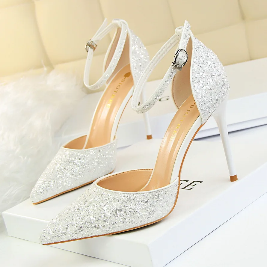 

2018 European and American style high-heeled shallow mouth pointed sequins sexy nightclub was thin word female sandals