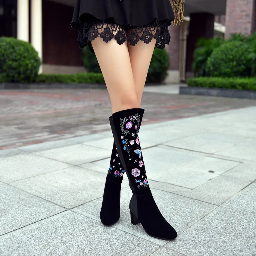 QUTAA/; эластичные сапоги до колена на Высоком толстом каблуке; Лоскутная Женская обувь из флока; высокие сапоги с вышитыми цветами в стиле ретро; Size34-43
