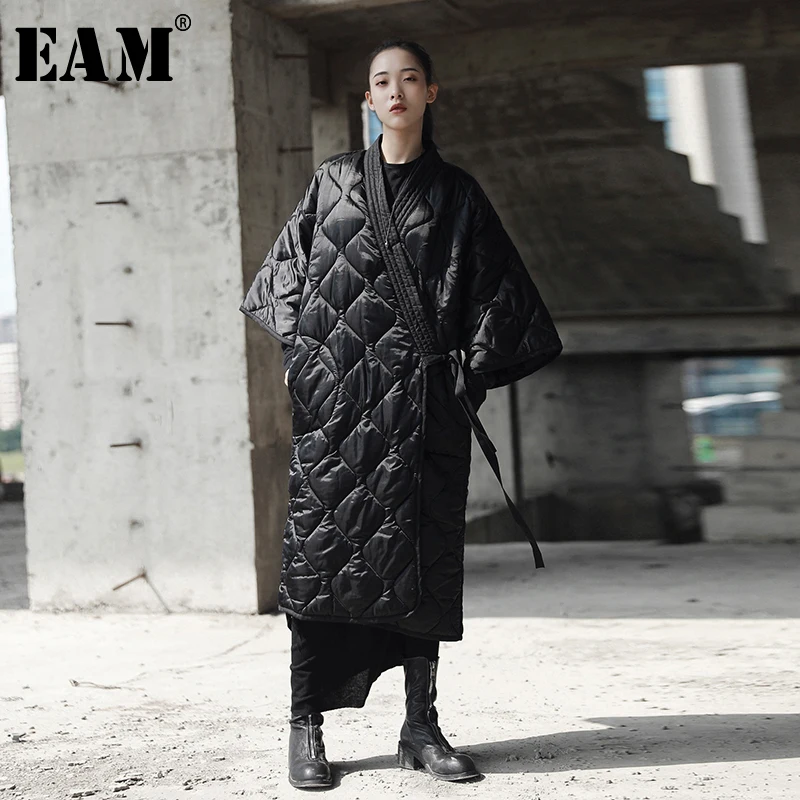 

[EAM] 2020 New Autumn Winter V-collar Three-quarter Sleeve Solid Color Bandage Cotton-padded Big Size Coat Women Fashion JD18601