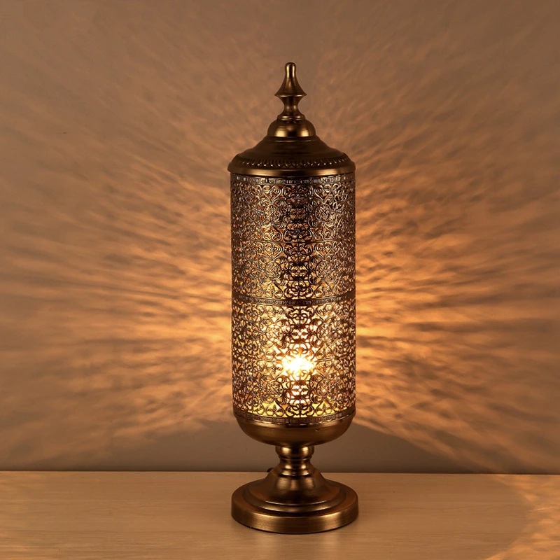 Bronze-table-lamp-creative-personality-retro-lighting-bedroom-desk-lamp-living-room-die-casting-lace-Table (1)