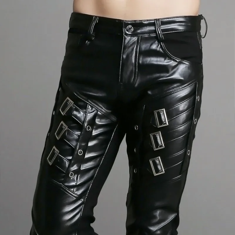 Горячая кожа новые модные Для мужчин панковские штаны популярная Пряжка Дизайн Тощий искусственная кожа полиуретан брюки для мужские