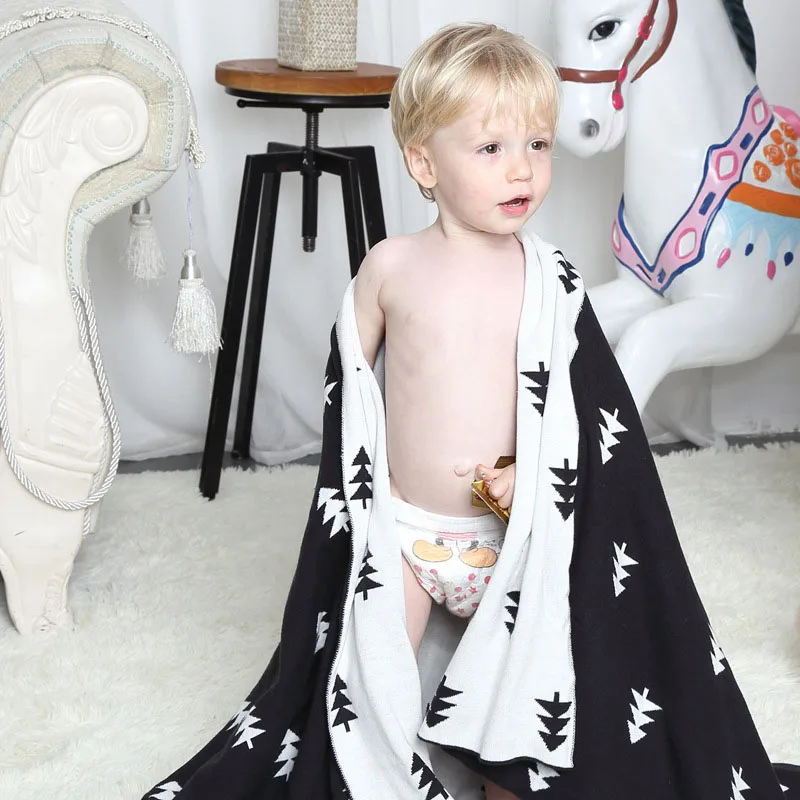 cheap 2017 New Arrivals Christmas Tree and Elk Blanket 100% Cotton Cute Knitted Bedspread For Sofa Bed Home Gifts 2 Size