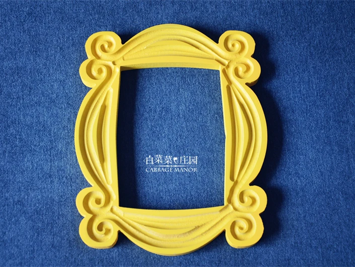 

TV Series Friends Monica Handmade Mon Door Wood Yellow Photo Frames Collectible Home Decoration Collection Gift Cosplay Props
