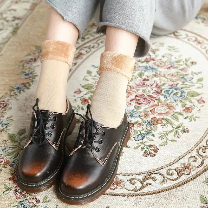 

New autumn and winter nylon ladies snow socks solid color warm thick socks and velvet tube socks women warm female socks