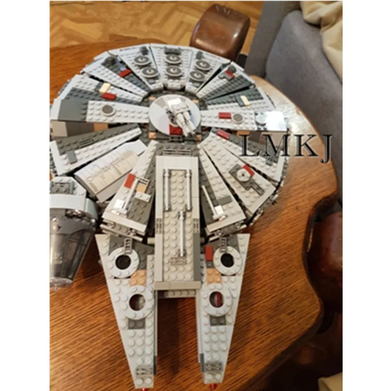 

Diy StarWar Force Awakens Millennium Falcon Model Building Blocks Kids Toys for Children Compatible with Legoingly