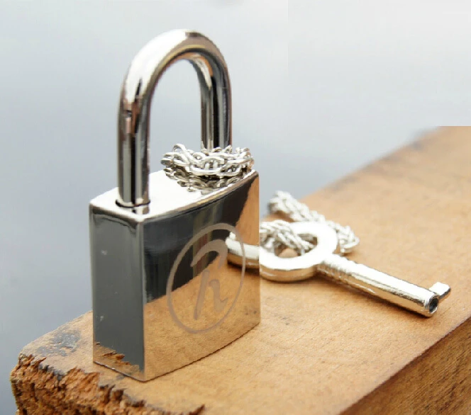 ナナラバーズロックネックレスナナカップルネックレス南京錠アニメーションrレターロック Lock Remote Necklace Locknecklace Bag Aliexpress