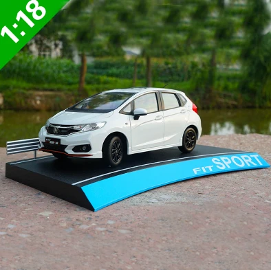 1/18 Honda FIT спортивный автомобиль из литого металла модель игрушки подарок для мальчика девочки Коллекция - Цвет: Белый