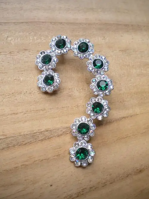 

Idealway 1PC No Piercing Silver Metal Clip On Ear Cuff Earring Ear Clips for Women Bohemain Green Crystal Earring Jewelry