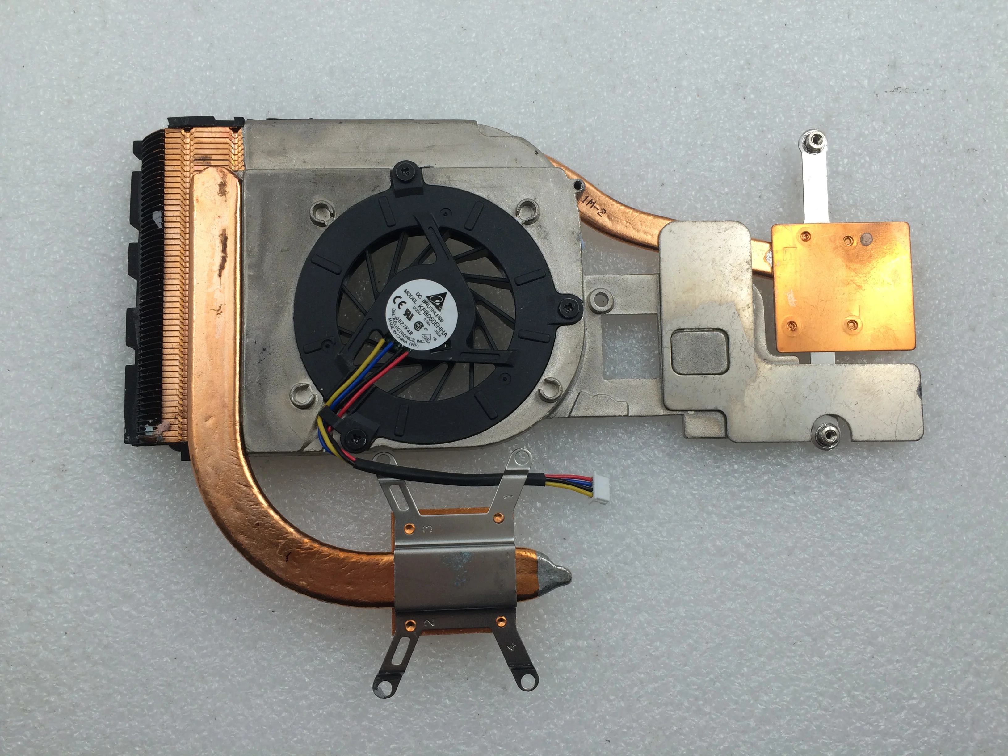Вентилятор охлаждения/радиатор для ASUS F3 F3S A8 A8E A8J A8S F8 F8S N80V N81 N81V F8V KFB0505HHA 7B56 |