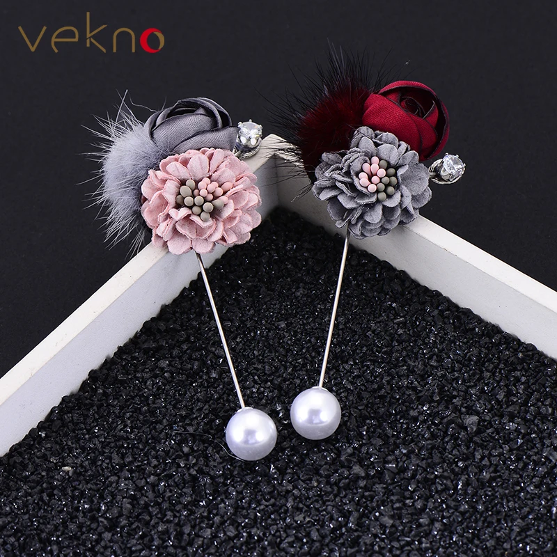 

VEKNO Handmade Fabric Rose Flower Brooch With Hairball 10mm Imitation Pearl Lapel Pin Men Suits Dress Wedding Bridegroom Jewelry