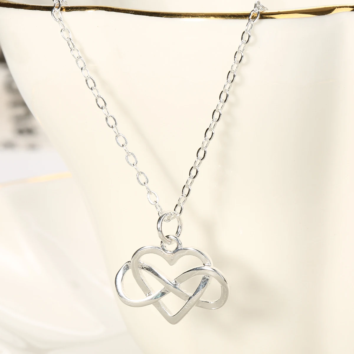 Shellhard Infinity Heart Pendant Necklace Fashion Silver Plated Love Chain Choker Necklace For Women Party Jewelry Wholesale