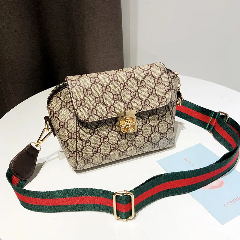 

New fashion women's bag Europe and the United States trend printing letter ladies shoulder bag wild Messenger bag
