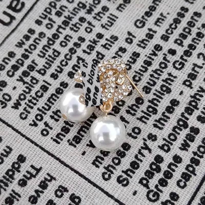

Fashion Jewelry Drop Earrings For Women Black White Zinc Alloy Letter Statement Earrings Whlesale