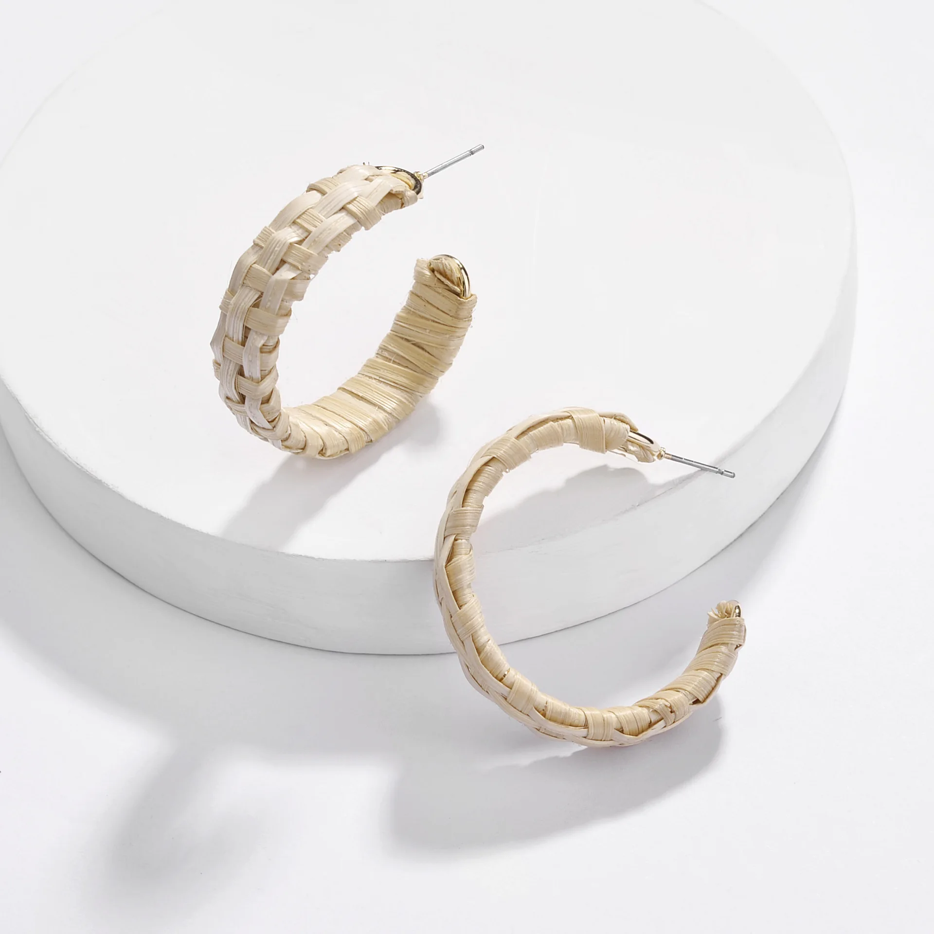 

Handwoven Natural Rattan Straw Hoop Earrings Women New Fashion Handmade Geometric Braid C Shape Earrings Bohemian Jewelry