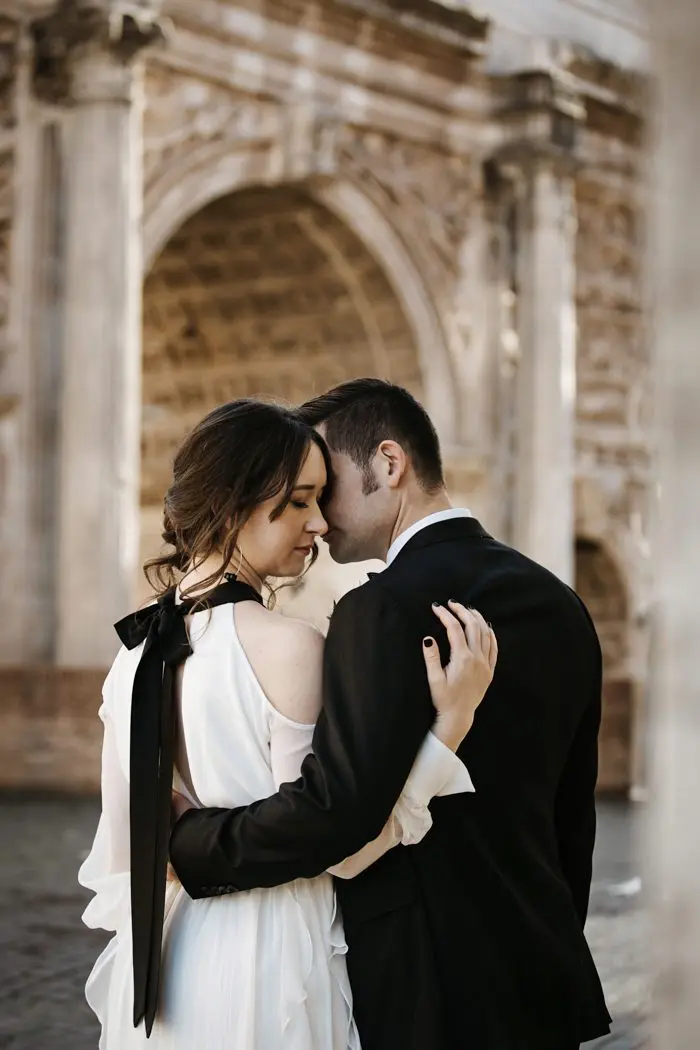 piazza-del-campidoglio-in-rome-was-the-perfect-wedding-destination-for-this-art-and-history-loving-couple-quince-and-mulberry-studios-40-700x1050