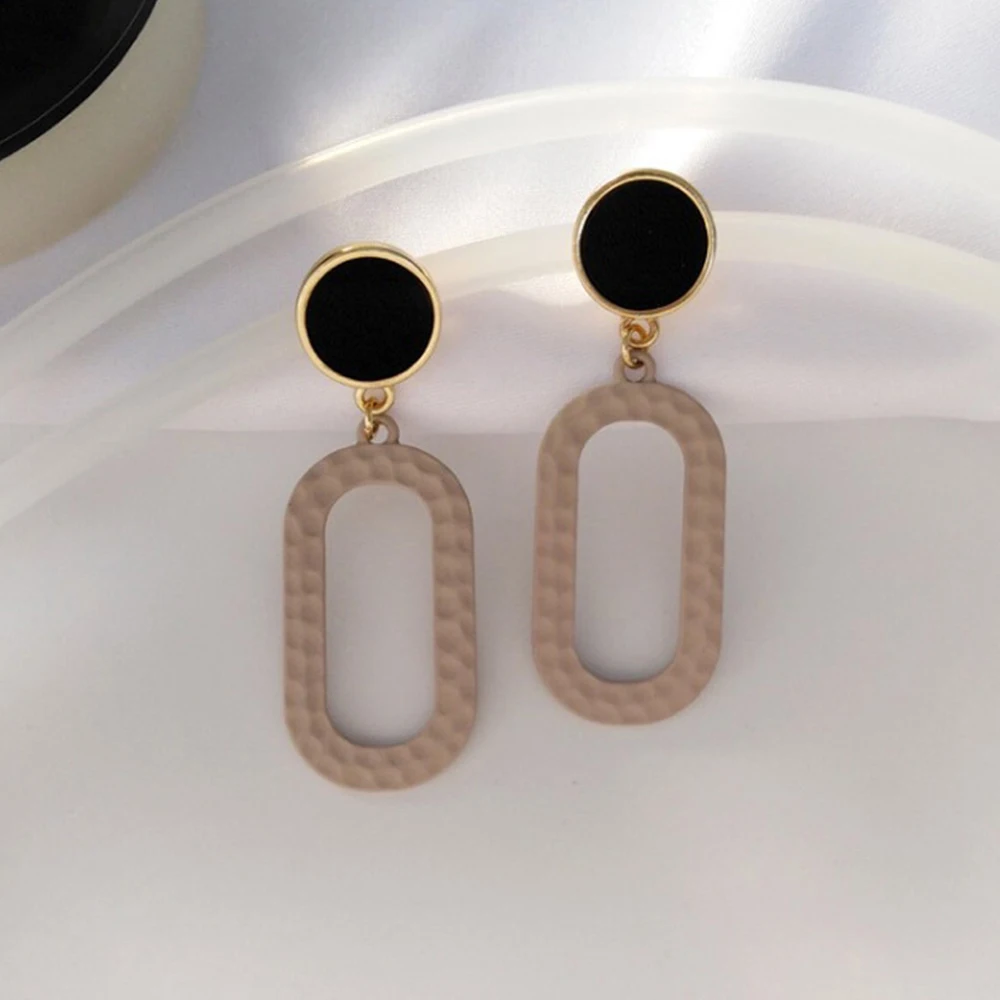

Women Black Round Earrings Hollow Big Geometric Ear Clip Earing Without Piercing Female Jewelry Simple Ear Cuff Earring