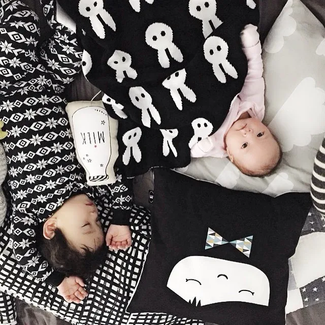 Baby-Blanket-Black-White-Cute-Rabbit-Swan-Cross-Knitted-Plaid-For-Bed-Sofa-Cobertores-Mantas-BedSpread (1).jpg