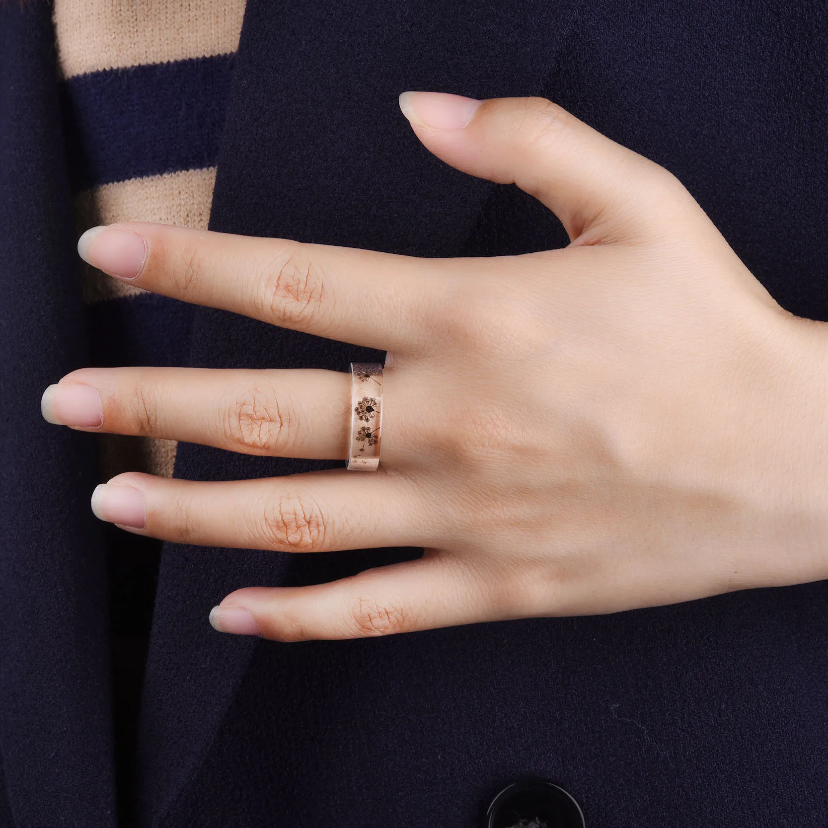 Мода ручной работы Одуванчик эпоксидной смолы кольцо пейзаж внутри черный и белый женские ювелирные изделия