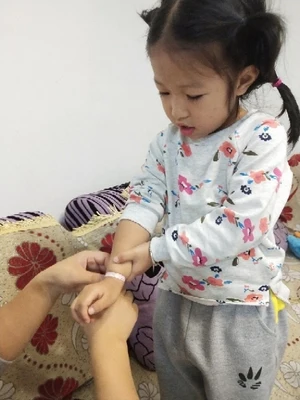 Модные толстовки для девочек Сезон осень весна Детские топы Одежда маленьких
