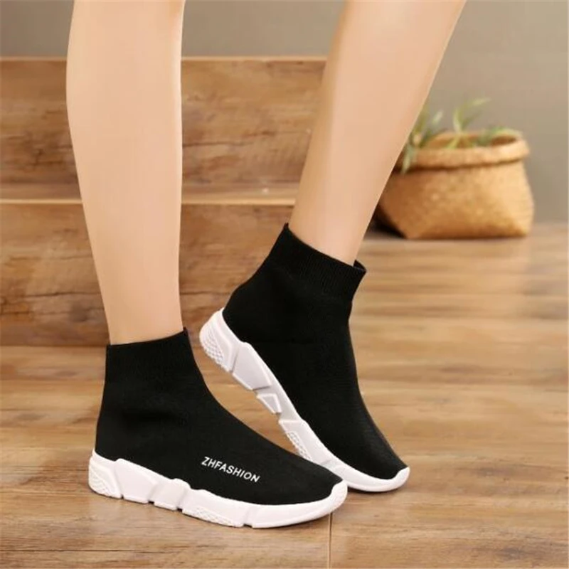 

2019 High New Breathable couples Flying Socks Shoes Women Sports Elastic Socks Sneakers Woman Ladies Flat Running Walking Shoes