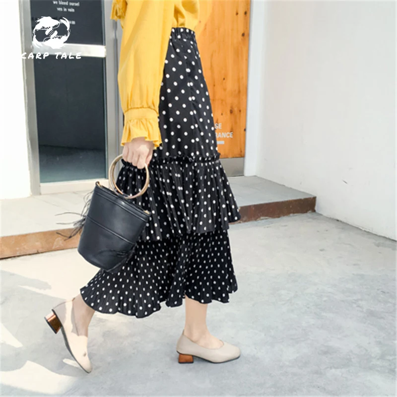 

2019 spring and summer Korean version of the high waist wave point in the long ruffled cake skirt elastic waist college wind