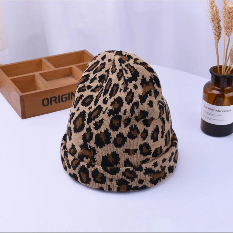 Зимняя леопардовая женская вязаная шапка Новая модная кепка леопардовая шапочка Skullies Кепка для девушек теплые трикотажные шапки