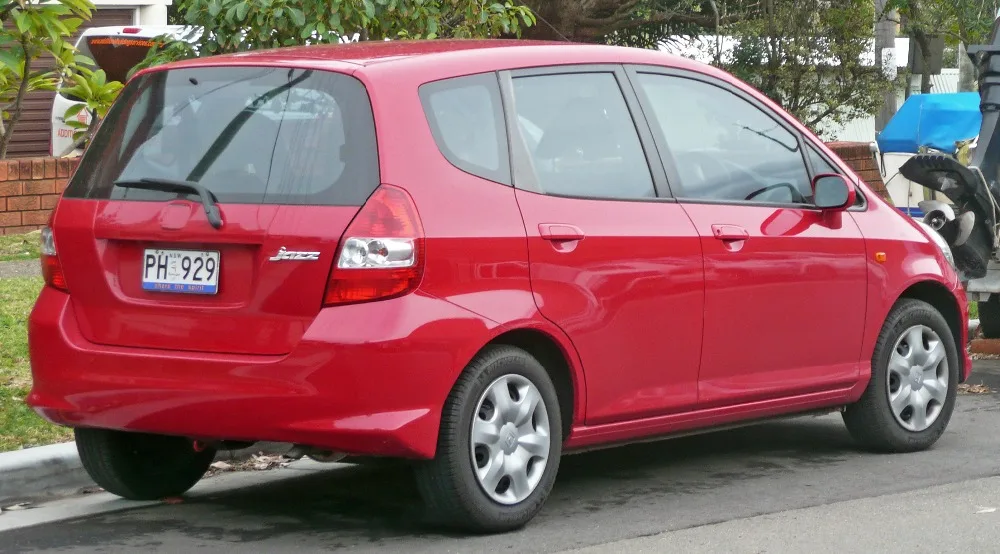 2004-2006_Honda_Jazz_(GD)_hatchback_03 