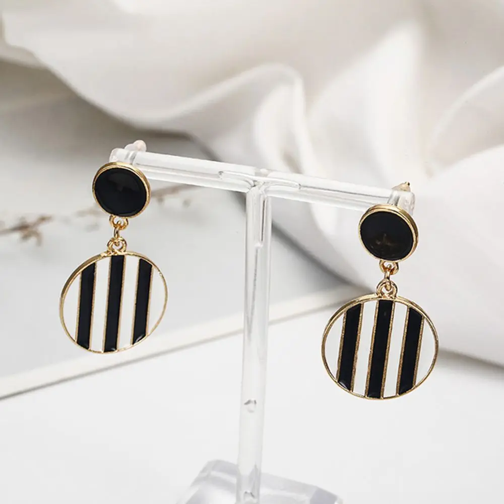 

1Pair Classic Black White Stripes Earring Simple Round Statement Drop Earrings For Women Ear Jewelry