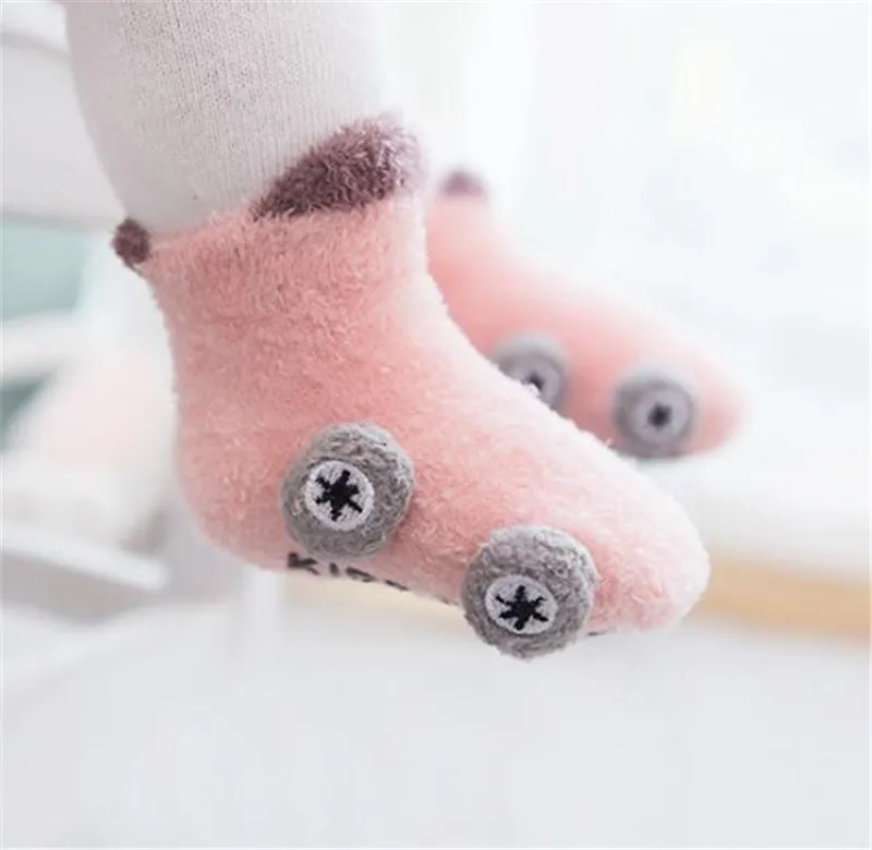 Новые зимние милые домашние носки из кораллового флиса с рисунком автомобиля Нескользящие теплые носки для новорожденных
