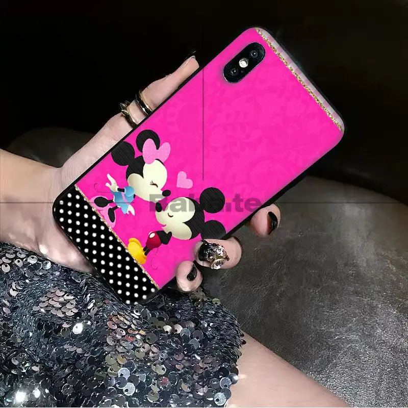 Lovely Cartoon Mickey ang Minnie Kiss