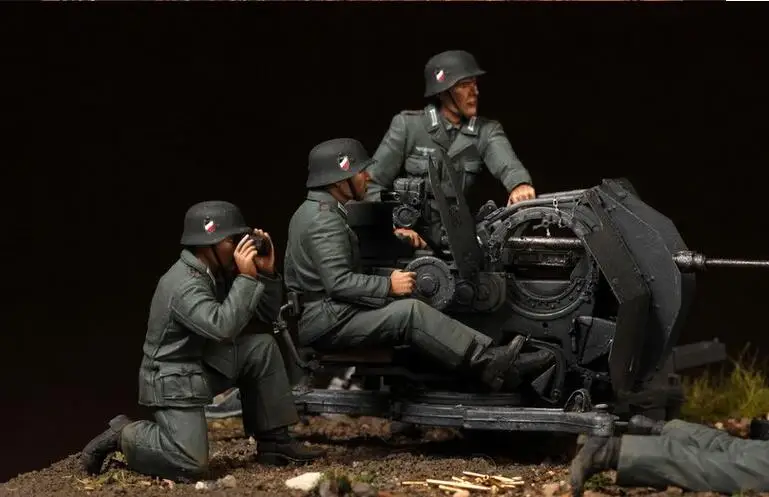 1/35 Scale Unpainted Resin figure crew for 2 cm Flak 38 just 4 figures