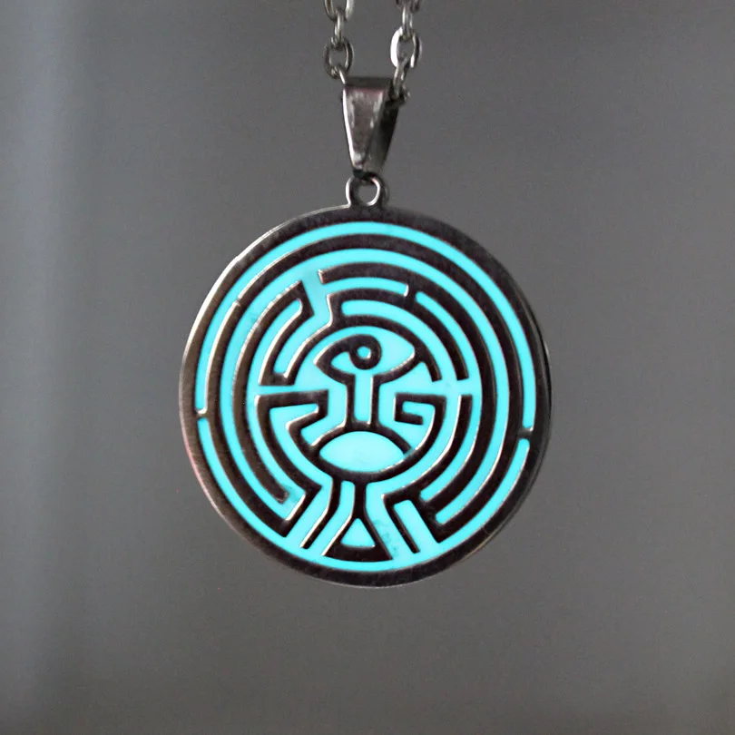 NEW glowing Westworld Maze Necklace& Pendant GLOW in the DARK night men women girls boys gift Sweater chain