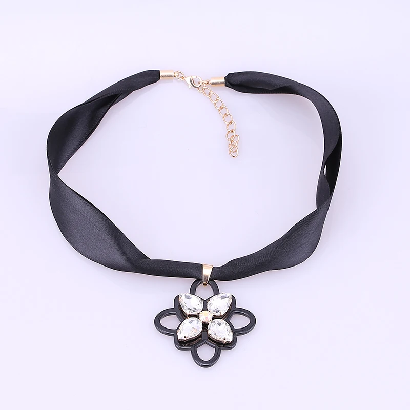 Choker woman